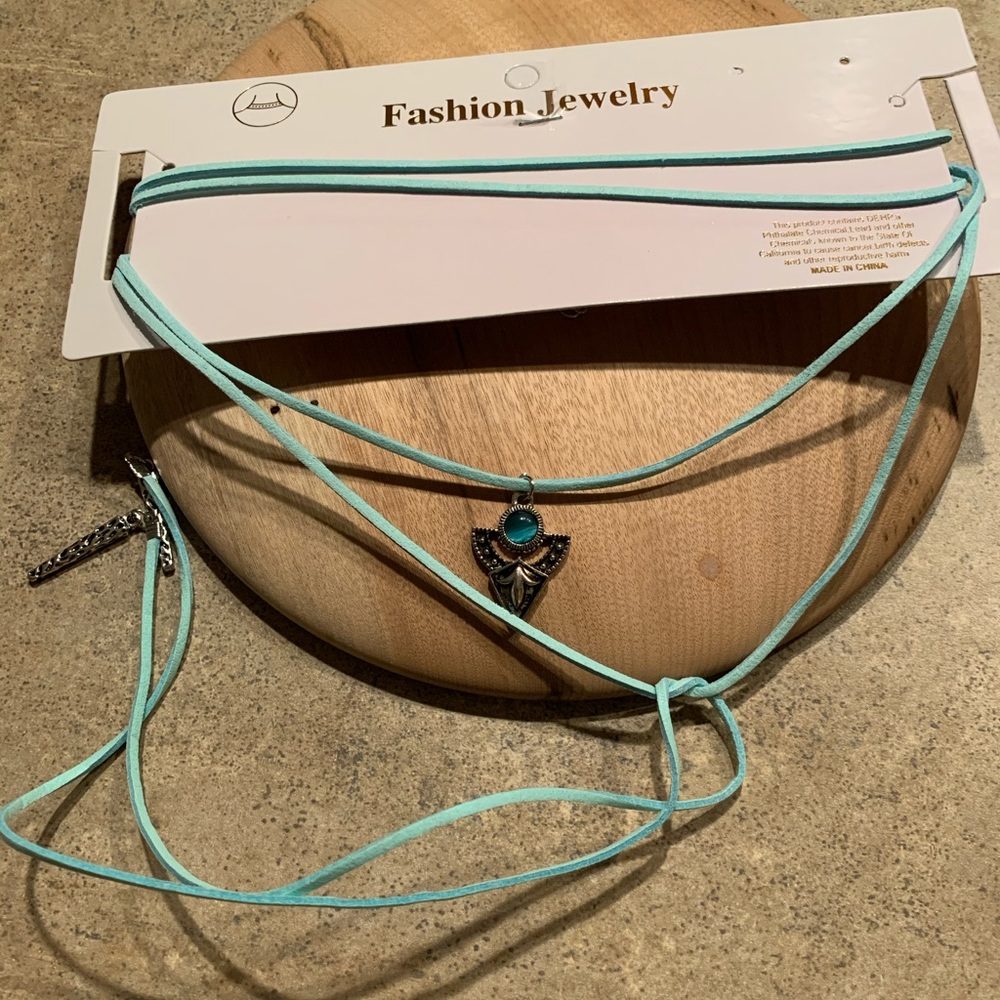 Trendy Drop Necklace | NWT - Picture 3 of 4